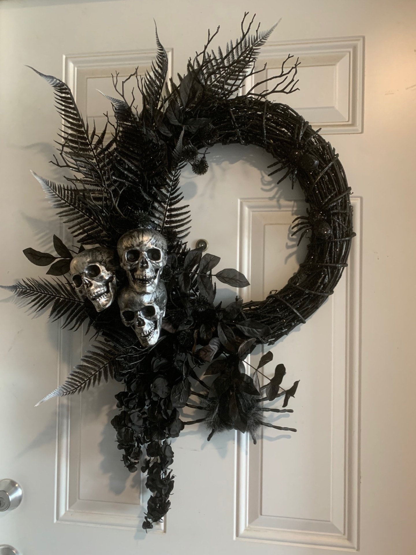 Halloween skull wreath